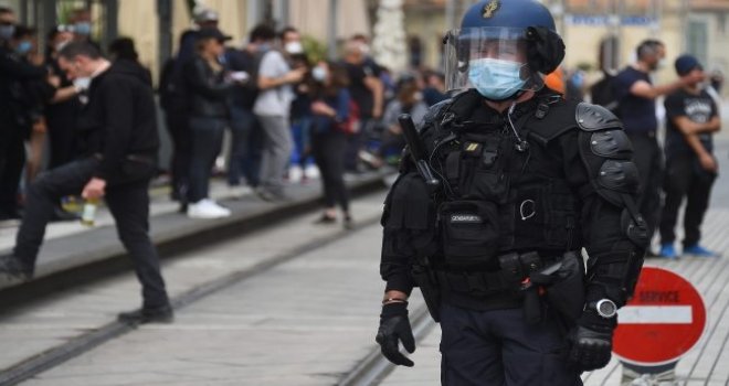 Fransa’da sarı yelekliler 2 ay sonra yeniden sokaklarda