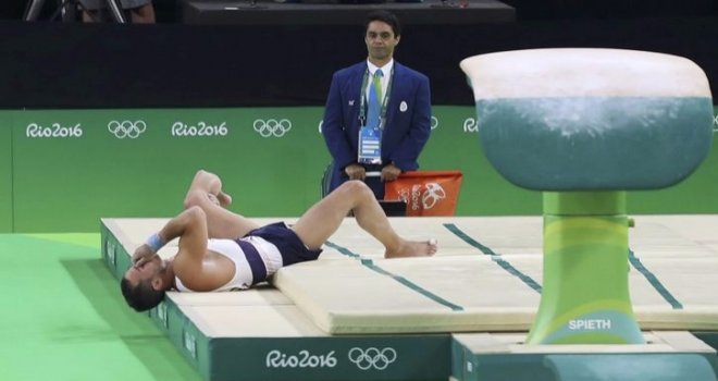 Fransız jimnastikçinin bacağı kırıldı