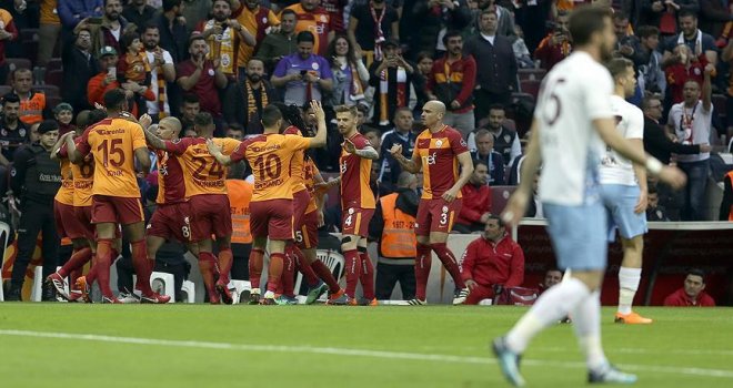 Galatasaray zirveyi bırakmadı.
