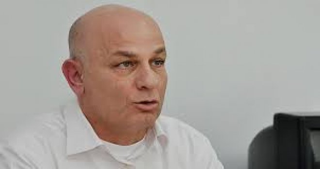 GARDİYANOĞLU: “EĞER BİR YASA YAPILACAKSA BUNUN ADI KAMU TABİPLERİ YASASI DEĞİL, HAK, HUKUK VE EŞİTLİĞİN OLDUĞU BİR ÜLKEDE HEKİMLER YASASI OLABİLİR.”