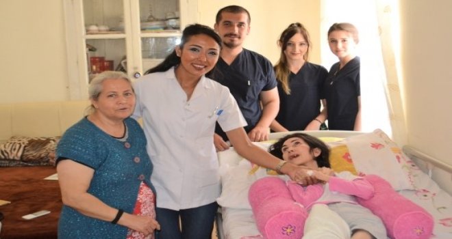 GAÜ HEMŞİRELİK ÖĞRENCİLERİNDEN TOPLUMA ÖRNEK DAVRANIŞ