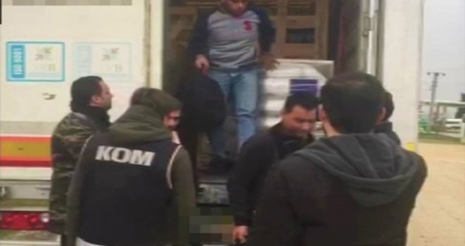 GAZİMAĞUSA LİMANINDA TIRIN MAZOT DEPOSUNA GİZLENMİŞ İKİ SURİYELİ TESPİT EDİLDİ