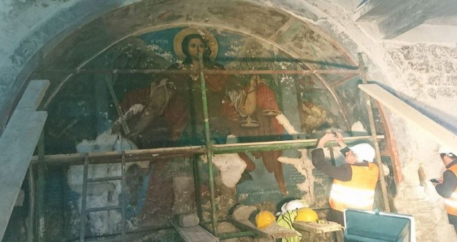 Geçitkale’de  kilise restorasyon çalışmalarında,  iki duvar resmi (fresk) bulunduğu haber verildi. 