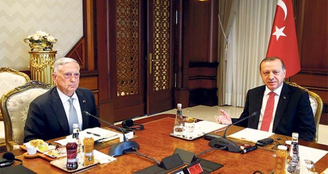 Gerilim hattında baş döndüren trafik