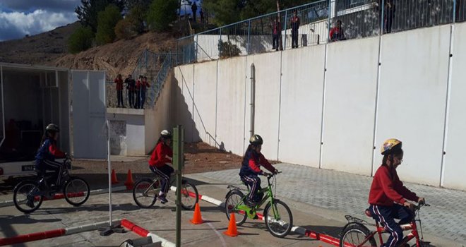 Gezici trafik eğitim aracıyla trafik eğitimlerine başlandı