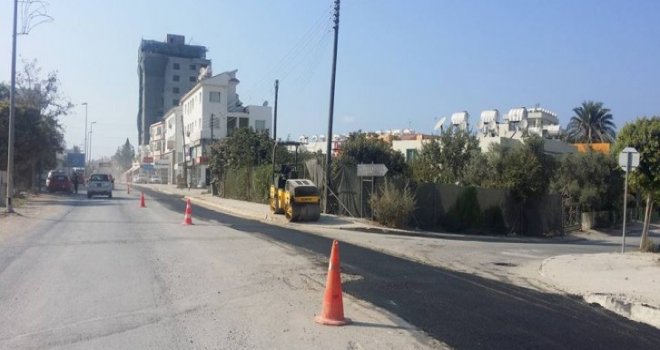Girne'de asfaltlama çalışmaları bayrama kadar tamamlanacak...