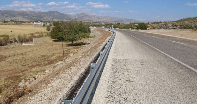 Gönyeli Alayköy Belediyesi, Lefkoşa-Güzelyurt ana yolunda bariyer çalışmalarına başlıyor
