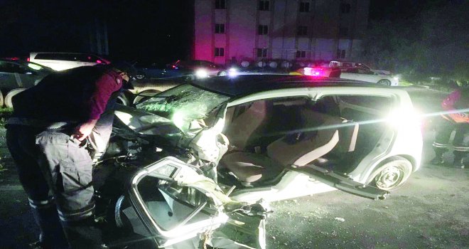 Gönyeli-Girne yolunda kaza! Araç hurdaya döndü: 2 yaralı