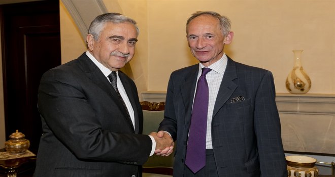 GÖREVİ SONA EREN İNGİLİZ YÜKSEK KOMİSERİ KIDD AKINCI’YA VEDA ZİYARETİNDE BULUNDU.