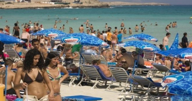 Güney Kıbrıs kapıları Haziran başı açmayı planlıyor