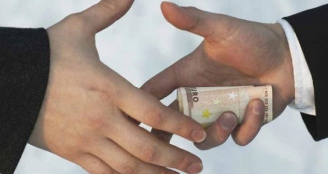 Güney Kıbrıs'ta halkın yüzde 95’i rüşvet ve yolsuzluk olduğunu düşünüyor