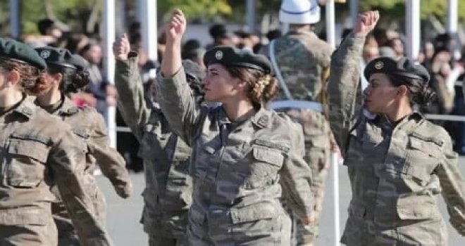 Güney Kıbrıs'ta kadınlara gönüllü askerlik yolu açıldı