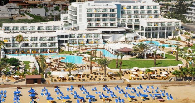 Güney Kıbrıs'ta oteller açıldı