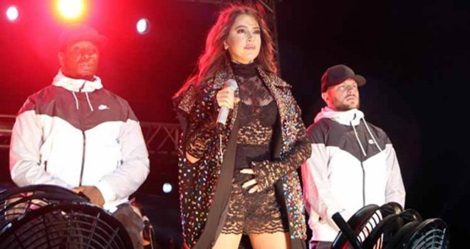 Hadise transparanıyla usandırdı