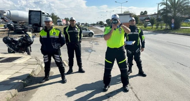 Hafta sonunda 4 ilçede eş zamanlı asayiş ve trafik denetimi: 821 sürücüye ceza kesildi!