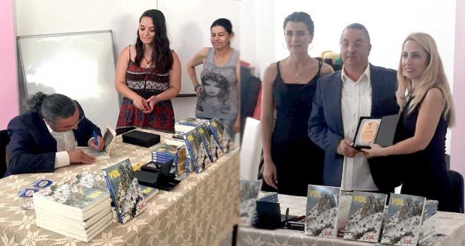 Hasan Çakmak kitaplarını ZAYDER üyeleri için imzaladı