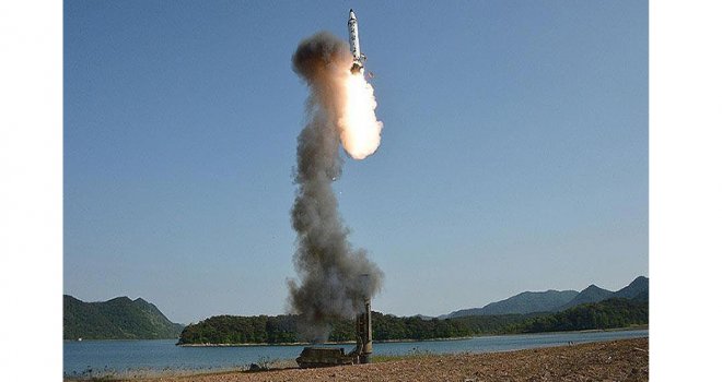 Hindistan 5 bin kilometre menzilli balistik füze denedi