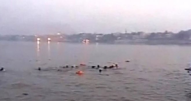Hindistan’da tekne alabora oldu