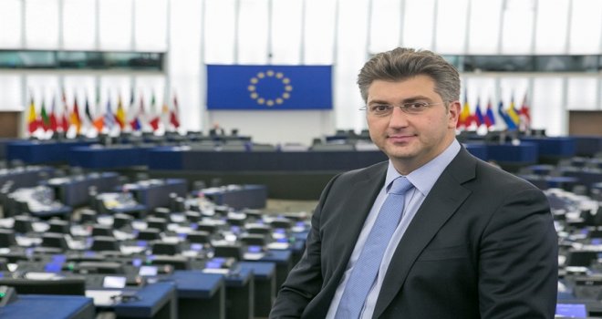 HIRVATİSTAN, 2020'DE EUROYA GEÇMEYİ HEDEFLİYOR