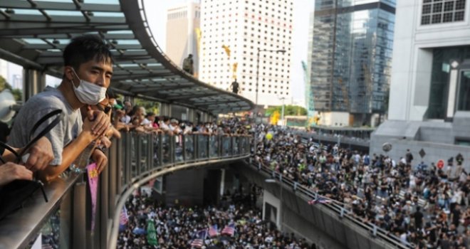 Hong Kong'da protestocular, seçimin ardından tekrar sokaklarda
