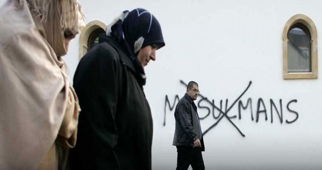 İGMG:Avrupa’da Müslümanlara saldırılar arttı!!