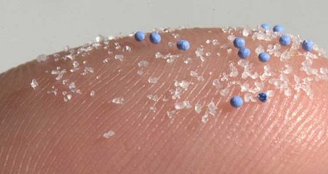 İngiltere “mikro plastik” üretimini yasakladı