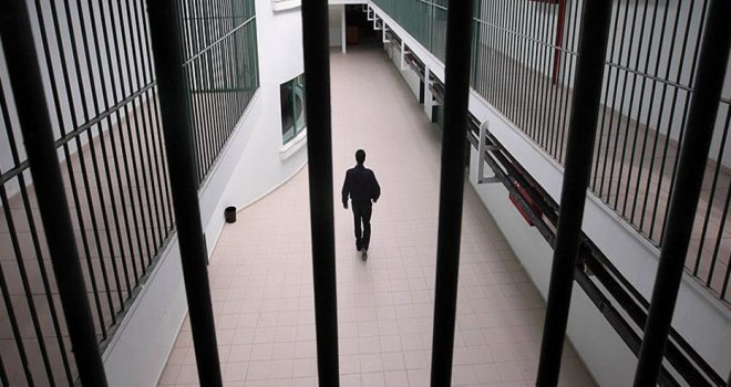 İngiltere’de yabancıların tutulduğu tutukevinde kötü muamele