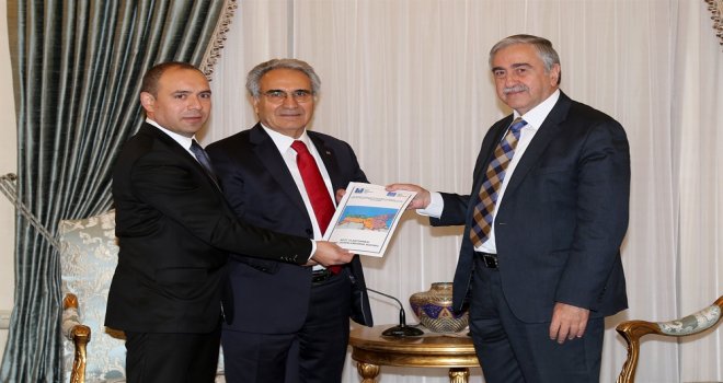 İNŞAAT MÜHENDİSLERİ ODALARI HAZIRLANAN KKTC ULAŞTIRMA GENEL DEĞERLENDİRME RAPORU AKINCI'YA SUNULDU