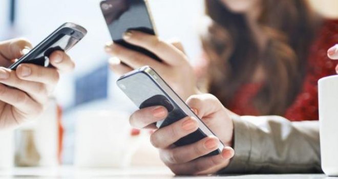 İNTERNET BAĞIMLILIĞI İLİŞKİLERİ, EVLİLİKLERİ, İŞ HAYATINI BOZABİLİYOR