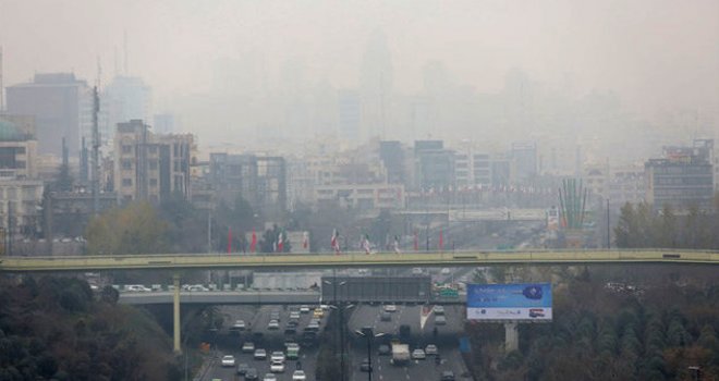 İRAN'DA HAVA KİRLİLİĞİ SEBEBİYLE TAHRAN'DA OKULLAR TATİL EDİLDİ