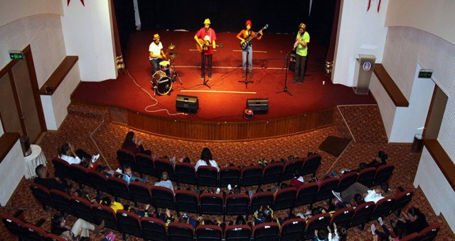 İskele’de  ŞUBADAP çocuk, çocukları eğlendirdi