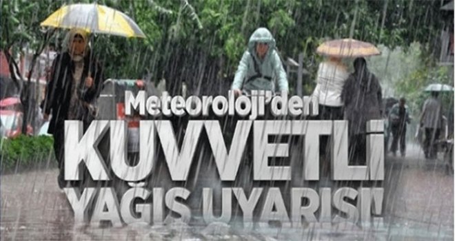 İSKELE’DE ŞİDDETLİ YAĞIŞ TRAFİĞİ OLUMSUZ ETKİLİYOR