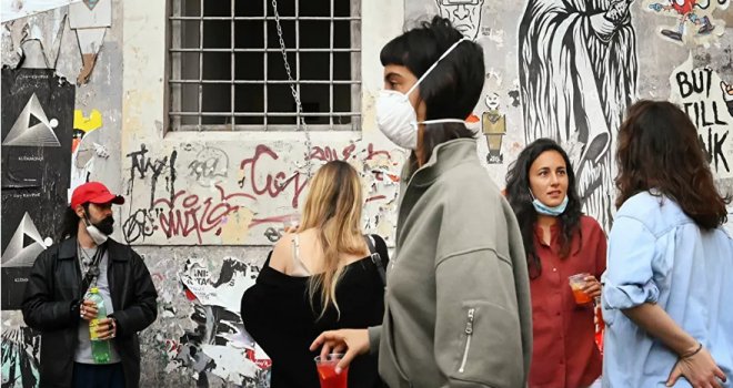 İtalya'da sosyal mesafeyi 'sivil yardımcılar' denetleyecek