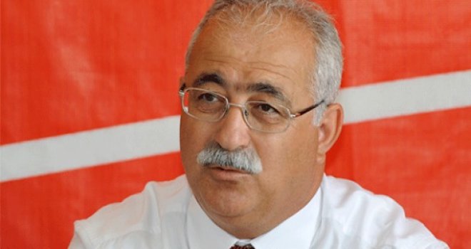İzcan: Geçiş kapıları açılmalı