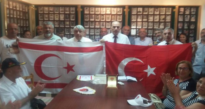 İZMİR NARLIDERE EMEKLİ ASTSUBAYLAR DERNEĞİ, ŞEHİT AİLELERİ VE MALÜL GAZİLER DERNEĞİ’Nİ ZİYARET ETTİ