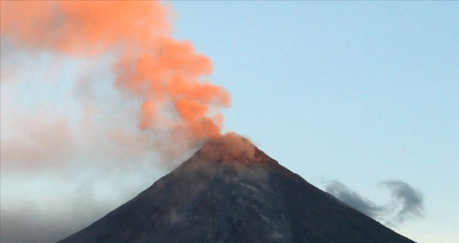 Japonya'da Sakurajima Yanardağı patladı