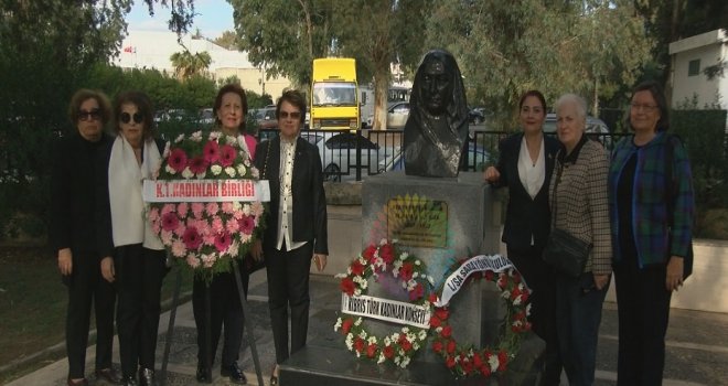 Kadınlar, Atatürk Anıtı ve Zübeyde Hanım Büstü’ne çelenk bıraktı