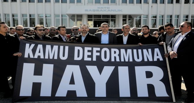 KAMUDA ÖRGÜTLÜ 12 SENDİKA, KAMU GÖREVLİLERİ YASA TASARISI’NA TEPKİLERİNİ DİLE GETİRDİ