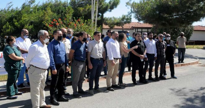 KAMUSEN, KTHES ve KTAMS Cengiz Topel Hastanesi'nde uyarı grevi yaptı
