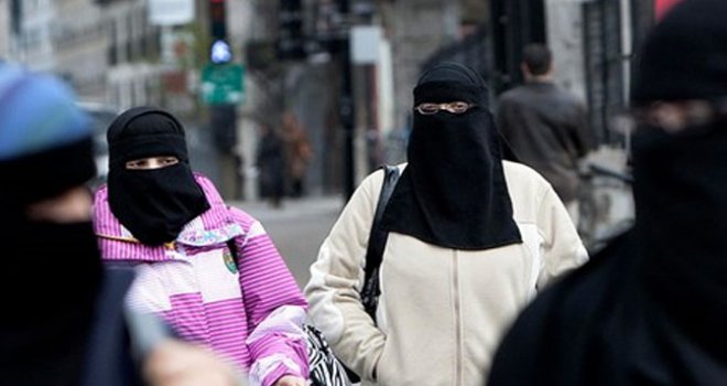 KANADA'NIN QUEBEC EYALETİNDE PEÇE YASAĞI