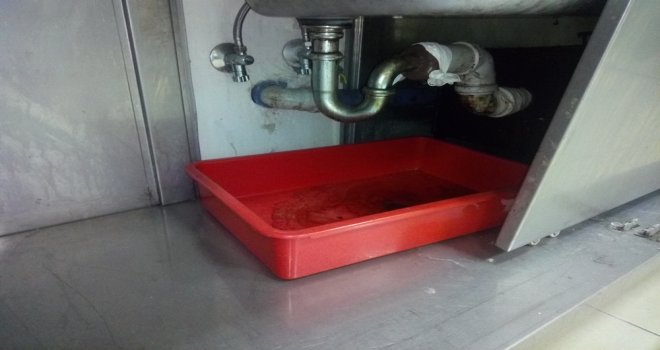 KAPISIZ: “ERCAN HAVA TRAFİK YÖNETİM MERKEZİ’NİN BULUNDUĞU SMART BİNASI BAKIMSIZLIKTAN DÖKÜLÜYOR.”