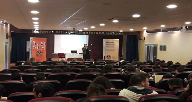 KAÜ, LEFKOŞA TÜRK LİSESİ’NDE GELECEĞİN ÜNİVERSİTE ÖĞRENCİLERİYLE BULUŞTU