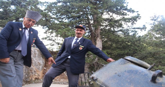 KIBRIS GAZİLERİNİ 43 YIL SONRA  AĞLATAN  BULUŞMA