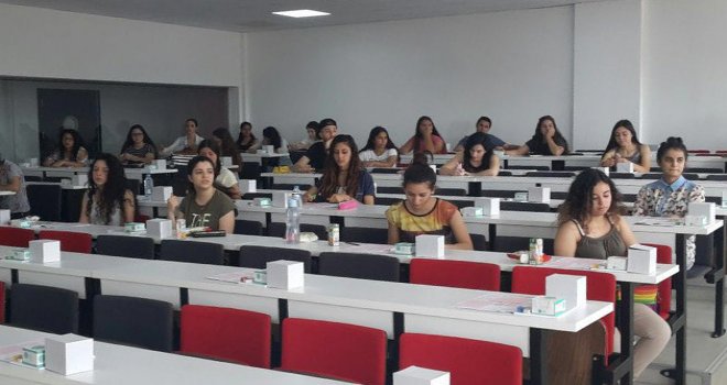 Kıbrıs Sağlık ve Toplum Bilimleri Üniversitesi burs sınavına yoğun katılım!