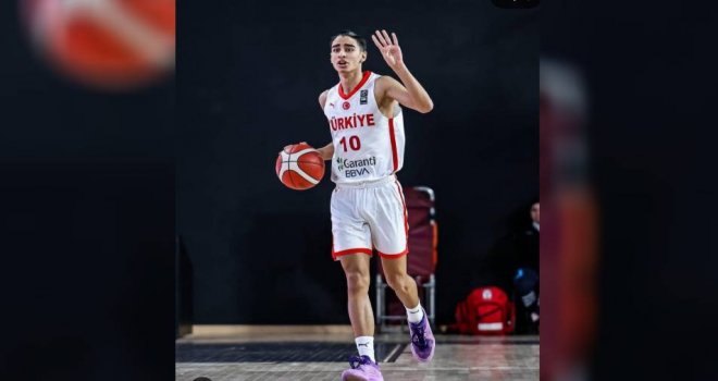 Kıbrıslı Türk Mehmet Akif Öztürk’ün de yer aldığı Türkiye 16 Yaş Basketbol Milli Takımı şampiyon oldu