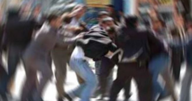 Kıbrıslı Türklere silahlı sopalı saldırı