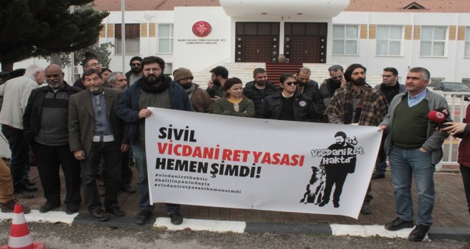KIBRIS'TA VİCDANİ RET İNİSİYATİFİ MECLİS ÖNÜNDE EYLEM VE BASIN AÇIKLAMASI YAPTI