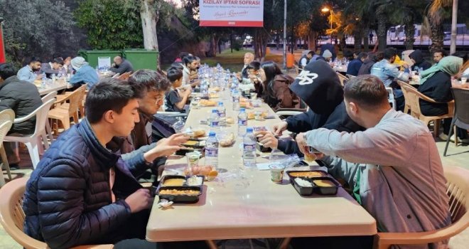 Kızılay İftar Sofrasında ramazan bereketi yaşanıyor