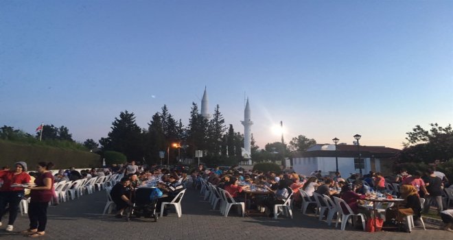 KIZILAY İLE RAMAZAN BOYUNCA 200 BİN KİŞİYE İFTAR YEMEĞİ VERİLDİ
