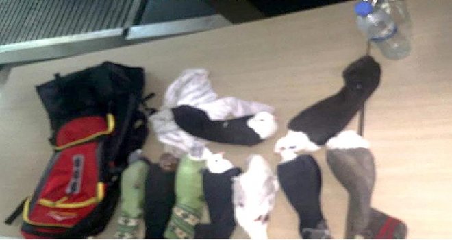 KKTC’den Hatay’a çorapların içinde güvercin